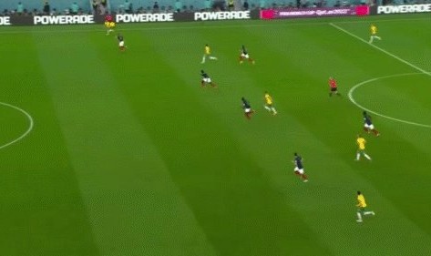 篮球直播-马内刚开刀卢卡斯也倒下，拜仁真的不买替补左闸？